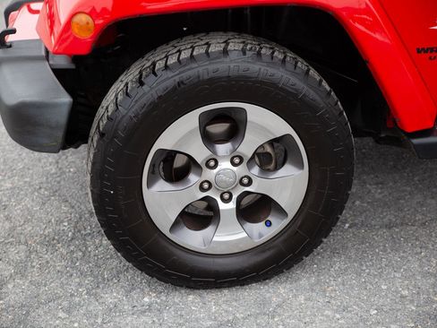 Used 2016 Jeep Wrangler Unlimited Sahara image 9