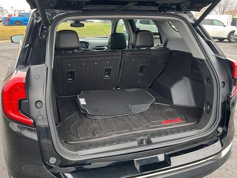 Used 2023 GMC Terrain AT4 image 4