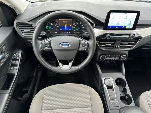 Used 2021 Ford Escape SE w/ Cold Weather Package image 13