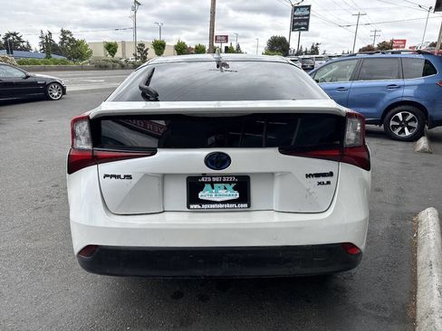 Used 2021 Toyota Prius FWD image 4