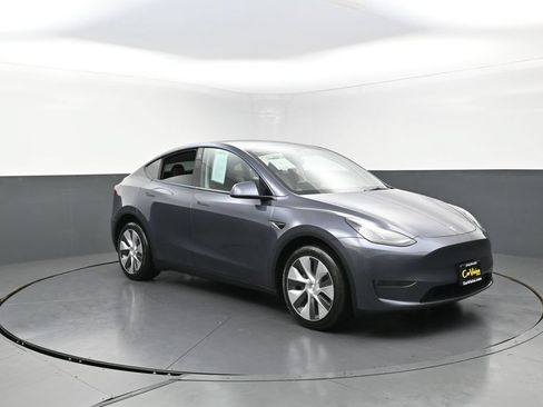 Used 2023 Tesla Model Y Long Range AWD/4WD image 39
