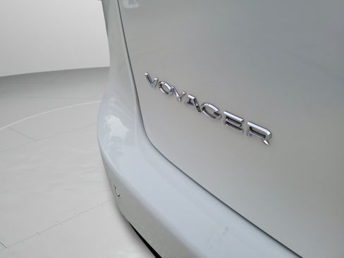 Used 2025 Chrysler Voyager LX FWD image 31