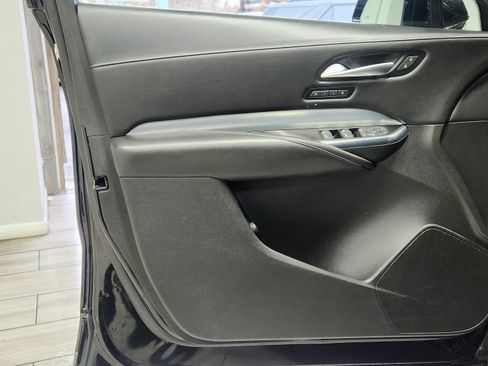 Used 2023 Cadillac XT4 Premium Luxury image 10