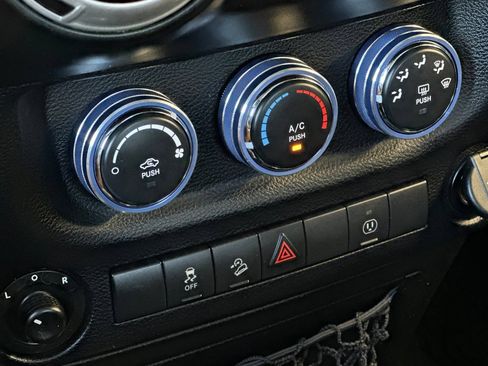 Used 2014 Jeep Wrangler Rubicon w/ Power Convenience Group AWD/4WD image 25