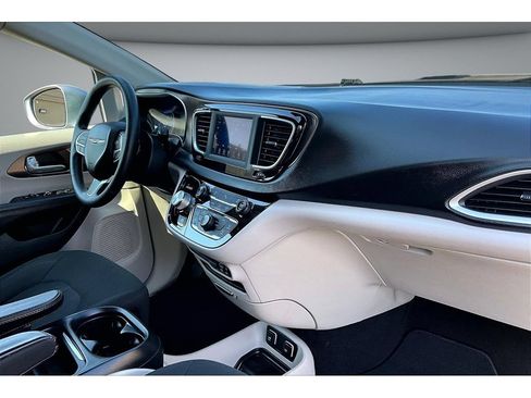 Certified 2019 Chrysler Pacifica Touring Plus FWD image 47
