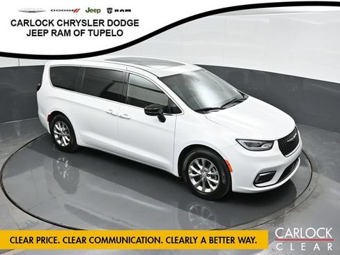 Used 2026 Chrysler Pacifica Limited FWD image 53