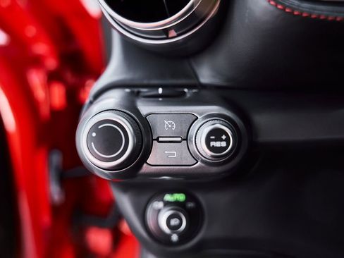 Used 2020 Ferrari 812 Superfast RWD image 47