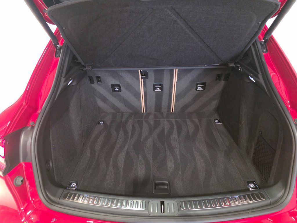 Certified 2026 Porsche Macan AWD/4WD image 13