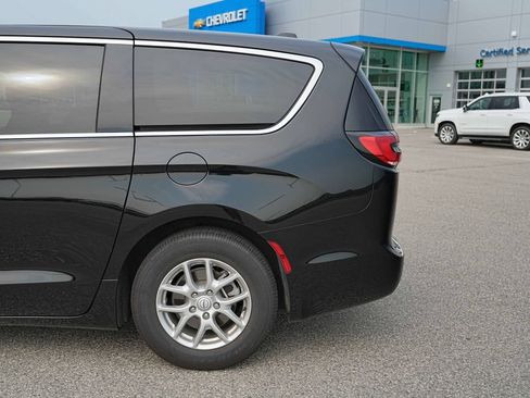 Used 2026 Chrysler Pacifica Select FWD image 12