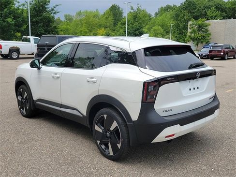 New 2025 Nissan Kicks SR w/ SR Premium Package image 3