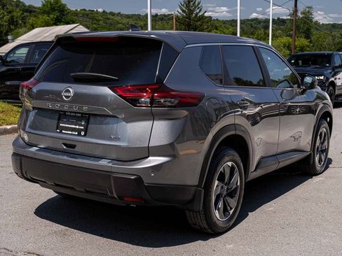 Used 2026 Nissan Rogue SV AWD/4WD image 4