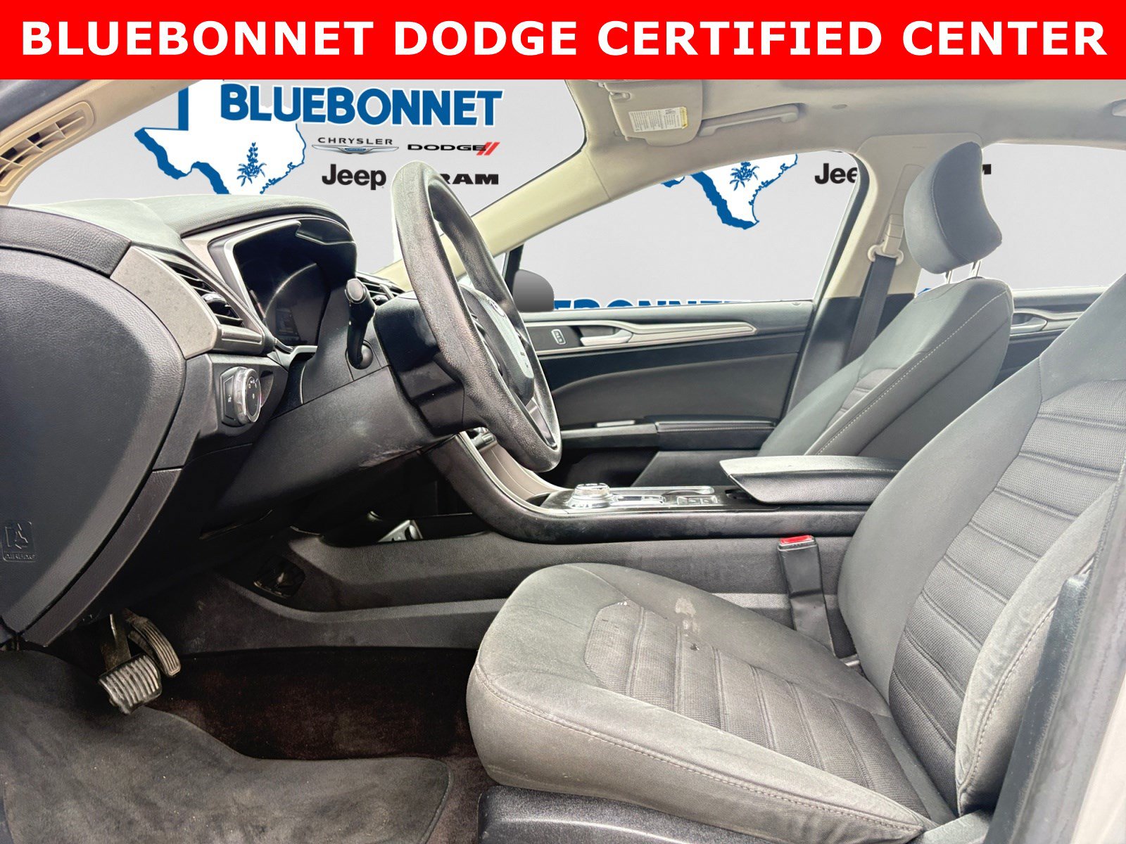 Used 2017 Ford Fusion SE FWD image 11