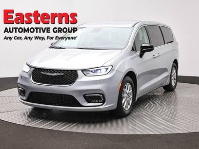 Used 2024 Chrysler Pacifica Touring-L