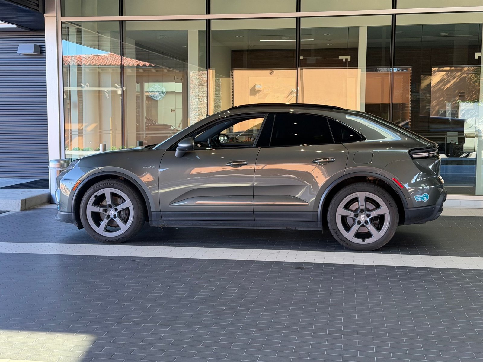 Certified 2024 Porsche Macan 4 Electric w/ Premium Package AWD/4WD image 8