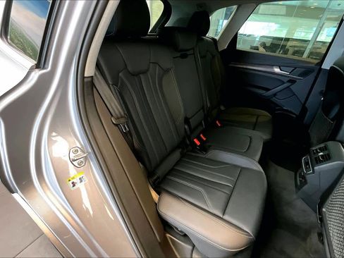 Certified 2025 Audi Q5 2.0T Premium Plus w/ Premium Plus Package image 19