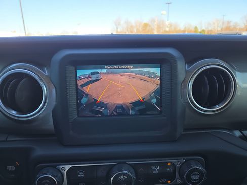 Used 2020 Jeep Wrangler Unlimited Sahara w/ LED Lighting Group image 15