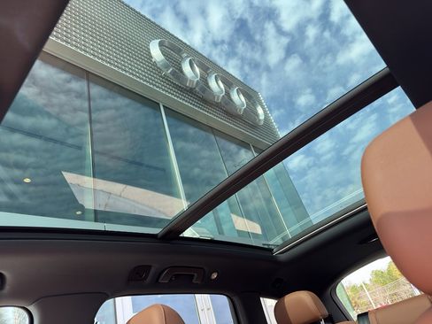 Used 2023 Audi Q7 Premium w/ Towing Package image 28