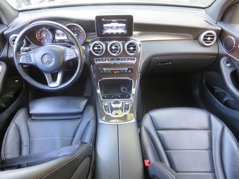 Used 2017 Mercedes-Benz GLC 300 4MATIC image 12