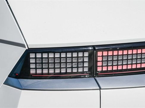 Used 2024 Hyundai Ioniq 5 Limited image 8