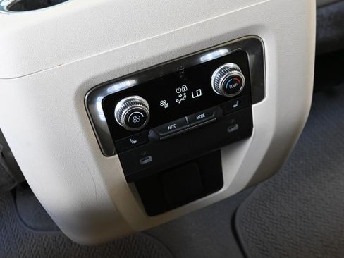 Used 2024 GMC Yukon Denali RWD image 30