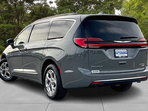 Used 2022 Chrysler Pacifica Limited image 4