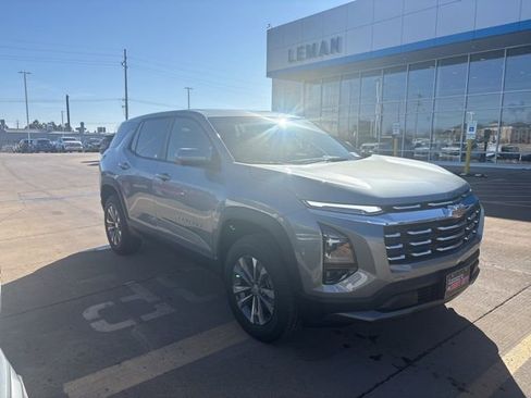 New 2026 Chevrolet Equinox LT image 2