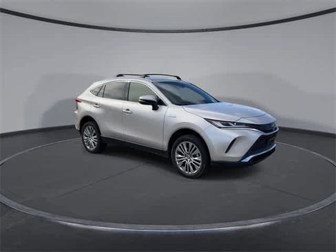 Used 2021 Toyota Venza XLE w/ Softex Package image 2