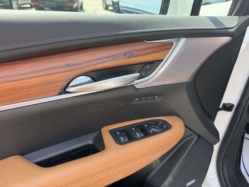 Certified 2023 Cadillac XT5 Premium Luxury AWD/4WD image 11