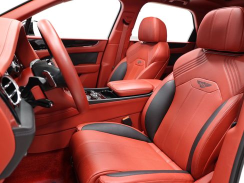 Used 2022 Bentley Bentayga AWD/4WD image 16