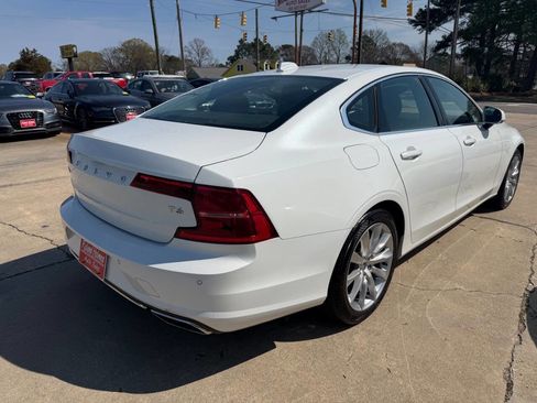 Used 2017 Volvo S90 T6 Momentum image 5