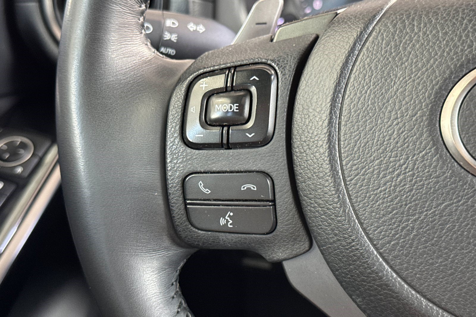 Used 2023 Lexus IS 300 w/ Comfort Package RWD image 29