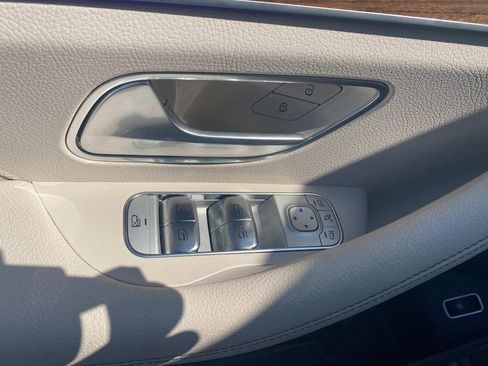 Used 2025 Mercedes-Benz GLS 580 4MATIC image 13