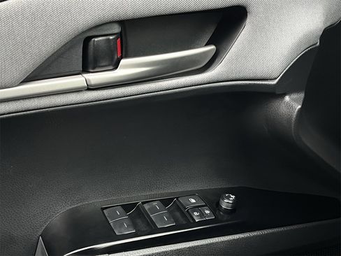 Used 2025 Toyota Camry LE image 21