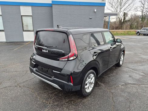 Used 2025 Kia Soul LX w/ LX Technology Package FWD image 3