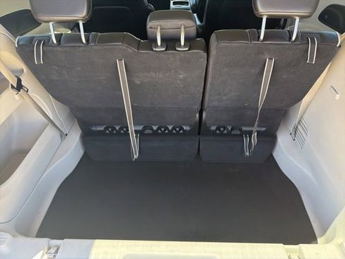 Used 2024 Chrysler Pacifica Limited FWD image 7