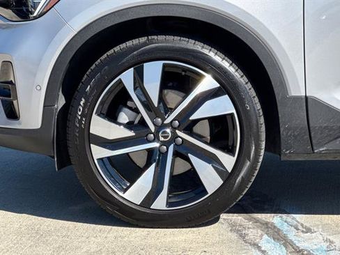 Certified 2024 Volvo XC40 B5 Plus w/ Protection Package Premier AWD/4WD image 32