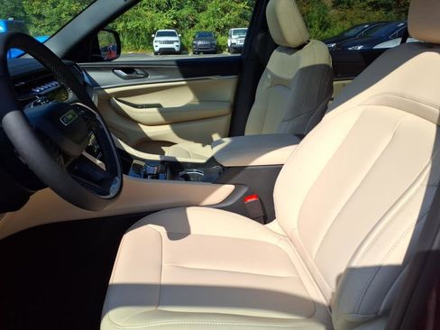 New 2025 Jeep Grand Cherokee L Limited image 5