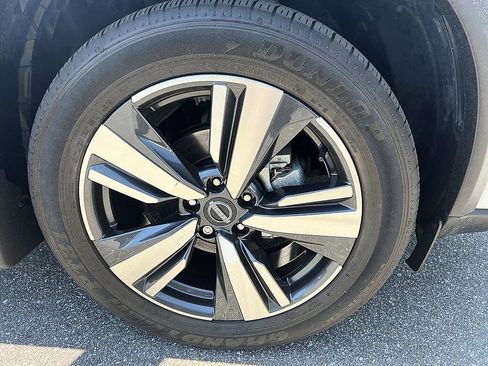 Certified 2025 Nissan Rogue SL FWD image 14