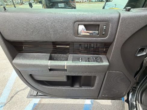 Used 2013 Ford Flex SEL FWD image 17