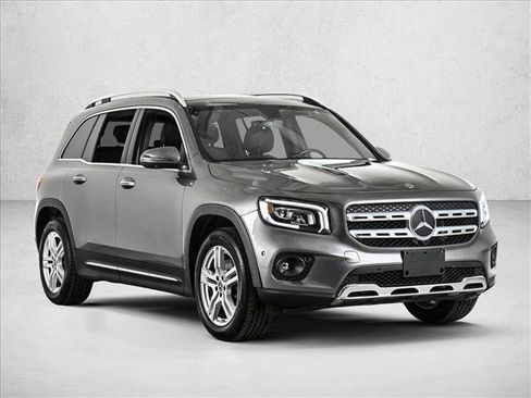 Used 2022 Mercedes-Benz GLB 250 4MATIC image 3