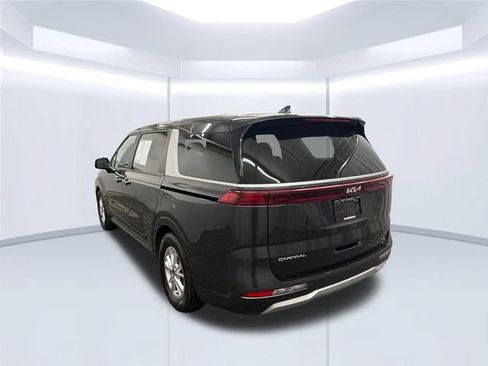 Used 2024 Kia Carnival LX FWD image 8