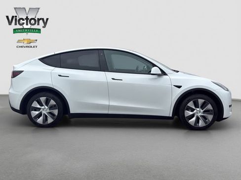 Used 2022 Tesla Model Y Long Range image 7