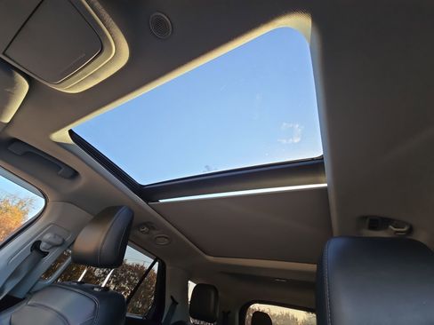 Certified 2022 Ford Explorer XLT w/ Equipment Group 202A image 20