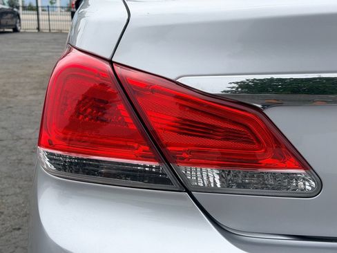Used 2011 Toyota Avalon FWD image 10