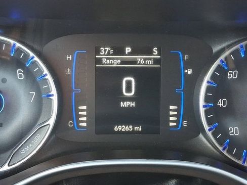 Used 2023 Chrysler Voyager LX image 20