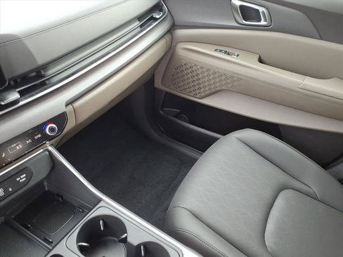 New 2026 Kia Carnival EX FWD image 21