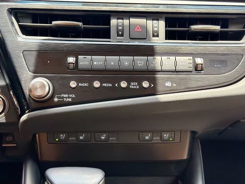 Used 2023 Lexus ES 350 w/ Premium Package FWD image 34