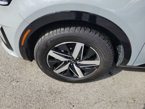 Used 2023 Kia Sorento EX w/ Panoramic Sunroof Package image 5