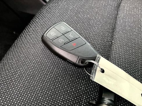 Used 2025 Chevrolet Traverse LT w/ Driver Confidence Package image 14