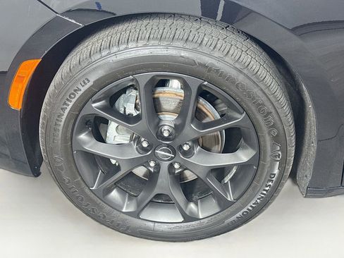 Used 2025 Chrysler Pacifica Limited FWD image 35
